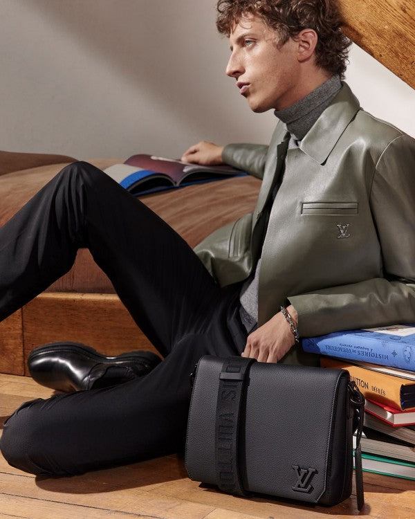 Louis Vuitton LV Aerogram Takeoff Unisex Messenger Bag With Dust Bag & Tag ·Messenger Bag (Bag)