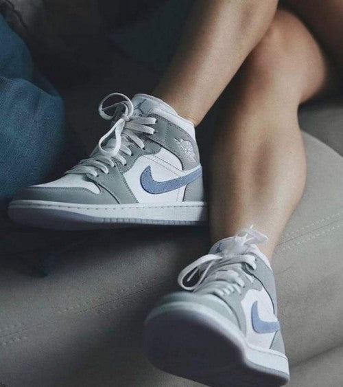 Air Jordan 1 Mid Wolf Grey