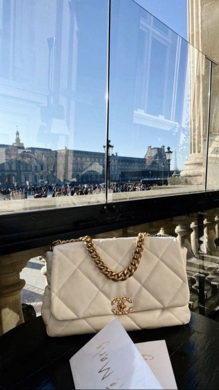 Chanel Lambskin Flap Shoulder Bag With Original Box And Bills White 