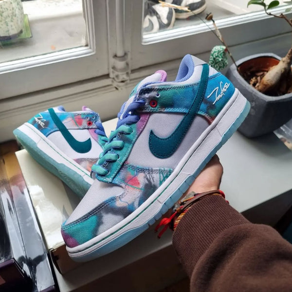 FUTURA LABORATORIES X NIKEMENS DUNK LOW BLEACHED AQUA