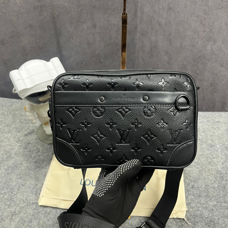 Louis Vuitton M46955 Alpha Messenger Sling Side Bag Unisex Black Embossed With Dust Bag