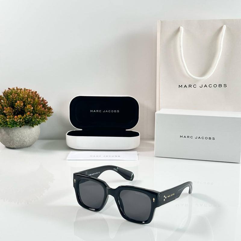 Marc Jacobs 11 Black