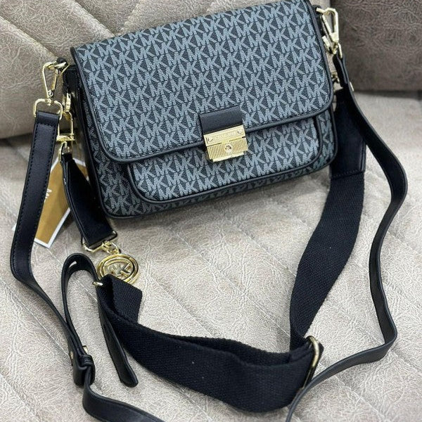 Michael Kors Bradshaw Cross Body Bag With OG Box (22001-Black)