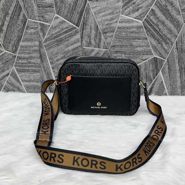 Michael Kors MK Maeve Camera Bag With Dust Cover Black