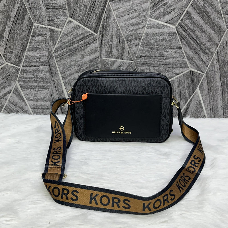 Michael Kors MK Maeve Camera Bag With Dust Cover Black
