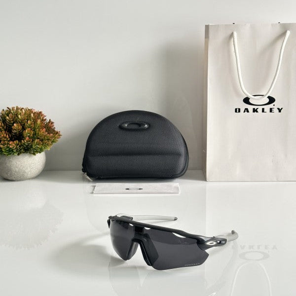 Oakley 9208 Black – Sunglasses