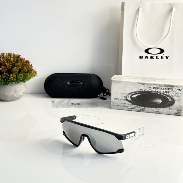 Oakley 9280 Black Silver Mercury – Sunglasses