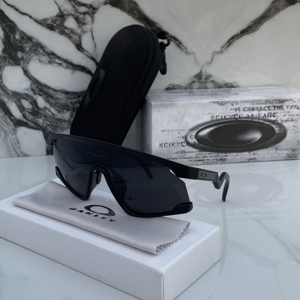 Oakley 9280 Full Black – Sunglasses